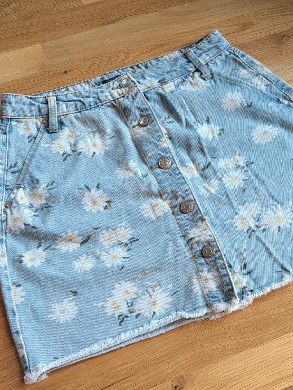 wild fable Light Blue Daisy Print Denim Mini Skirt Size 8